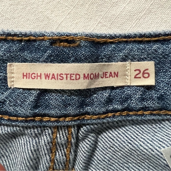 Levi's® High Waist Straight Mom Jeans Size 26 - Picture 10 of 12
